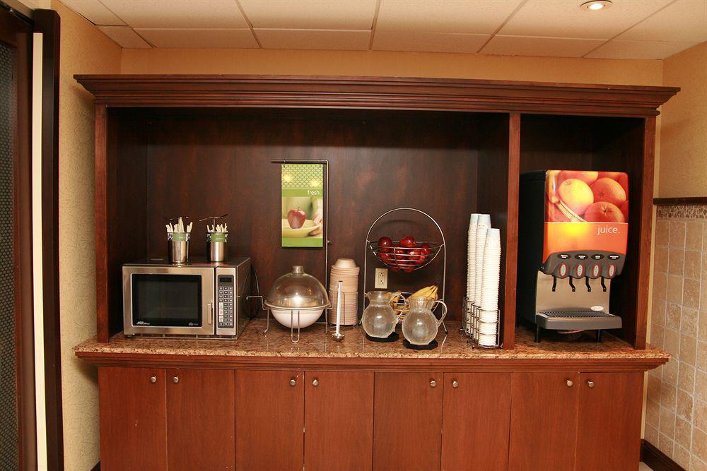 Hampton Inn & Suites Alexandria Old Town Area South Екстериор снимка