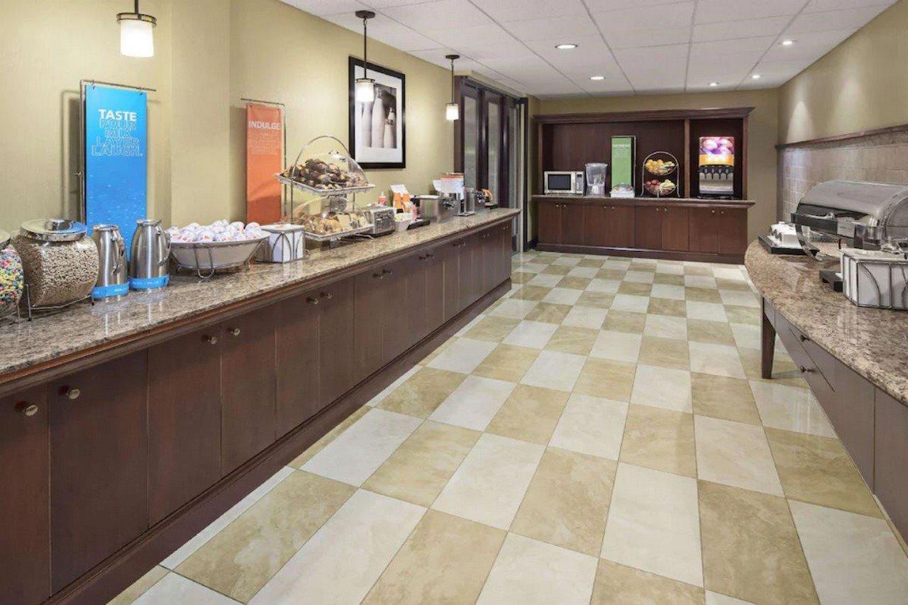 Hampton Inn & Suites Alexandria Old Town Area South Екстериор снимка