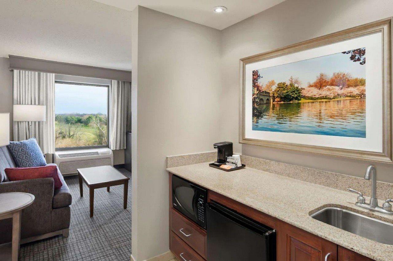 Hampton Inn & Suites Alexandria Old Town Area South Екстериор снимка