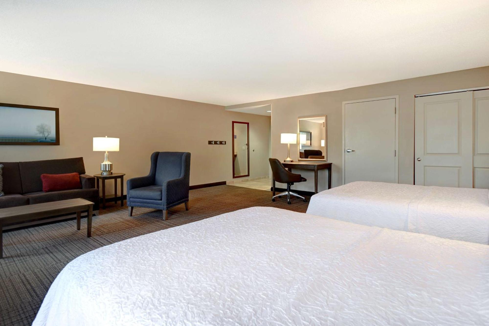 Hampton Inn & Suites Alexandria Old Town Area South Екстериор снимка