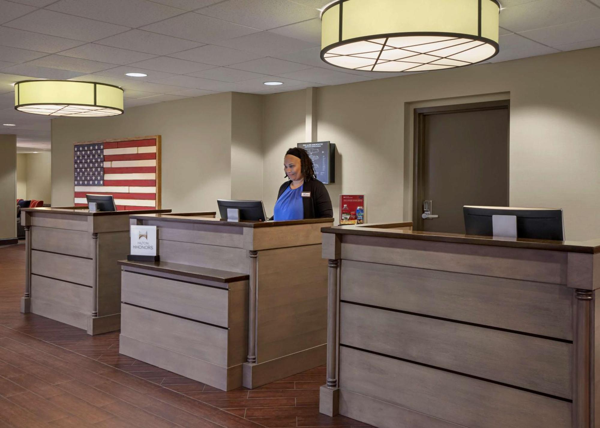 Hampton Inn & Suites Alexandria Old Town Area South Екстериор снимка