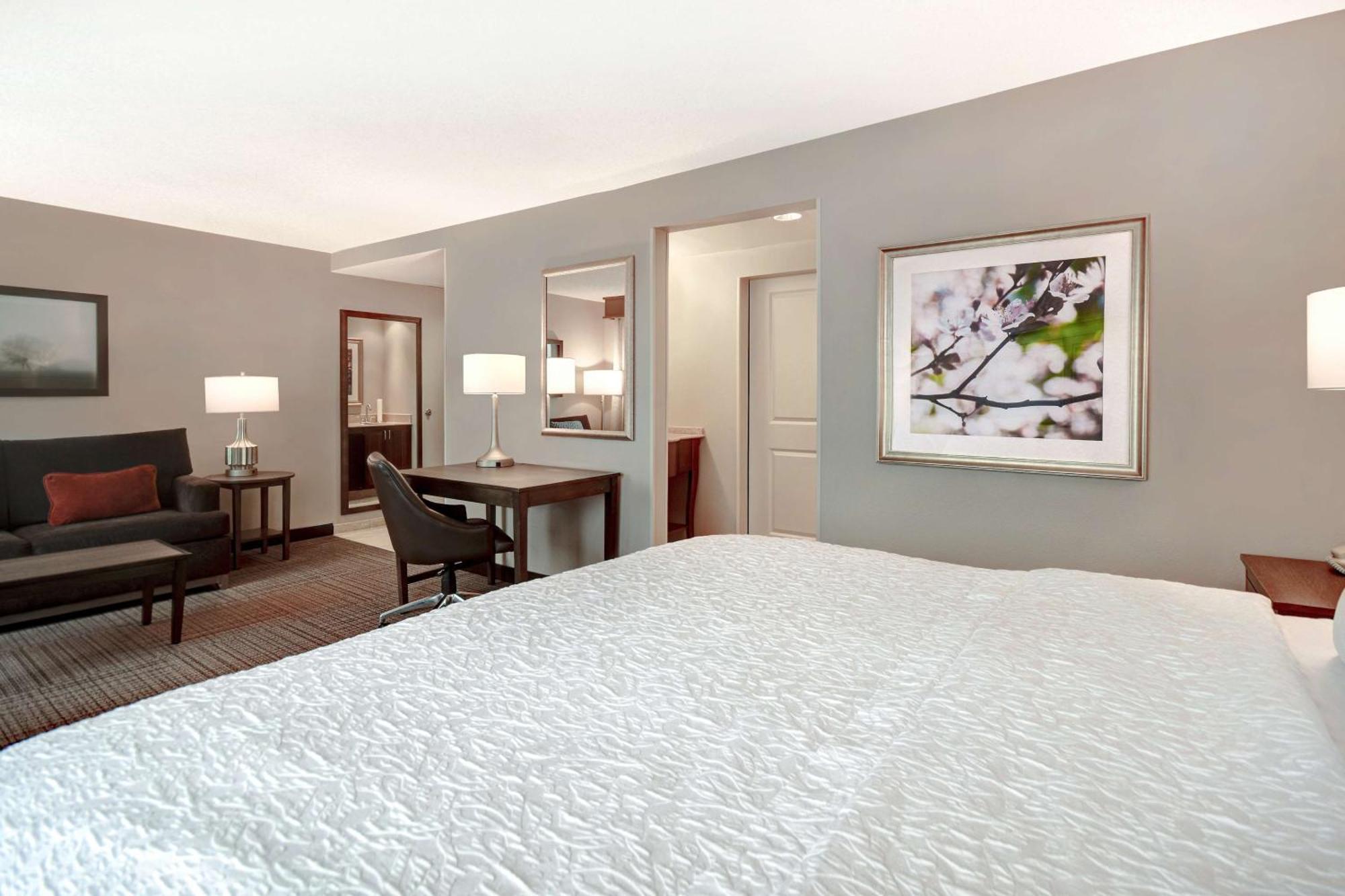 Hampton Inn & Suites Alexandria Old Town Area South Екстериор снимка