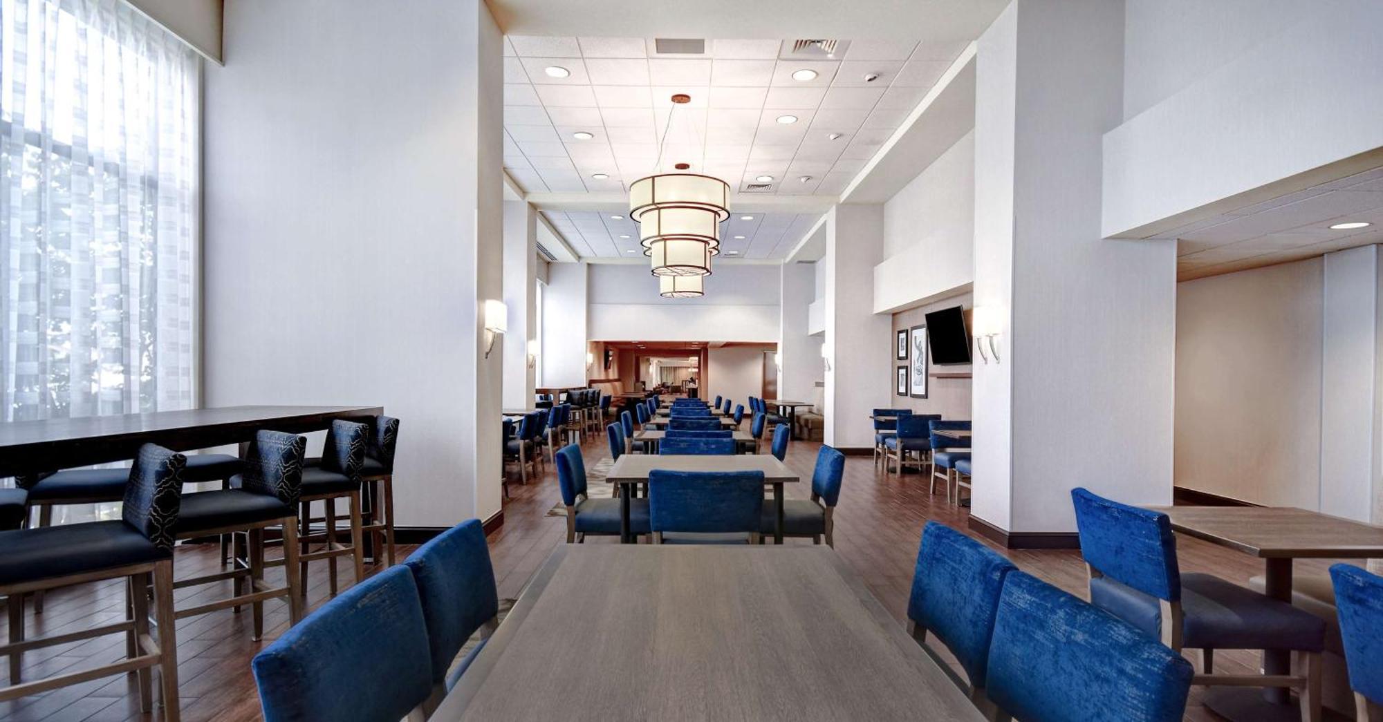 Hampton Inn & Suites Alexandria Old Town Area South Екстериор снимка