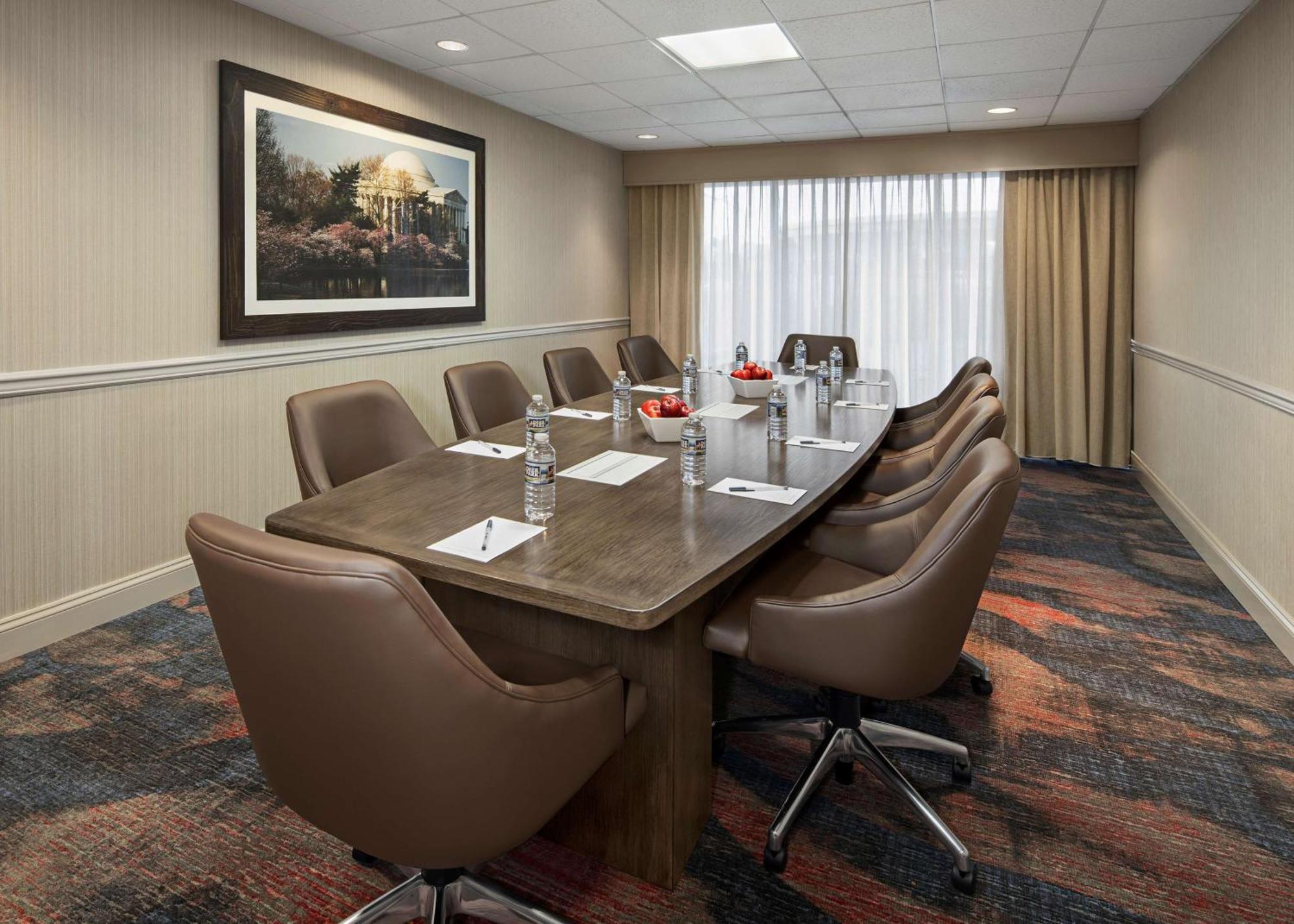 Hampton Inn & Suites Alexandria Old Town Area South Екстериор снимка