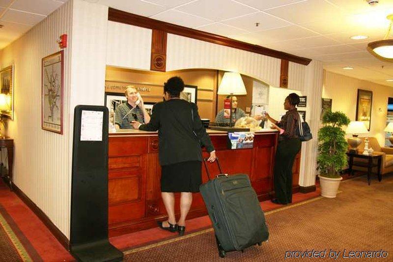 Hampton Inn & Suites Alexandria Old Town Area South Интериор снимка