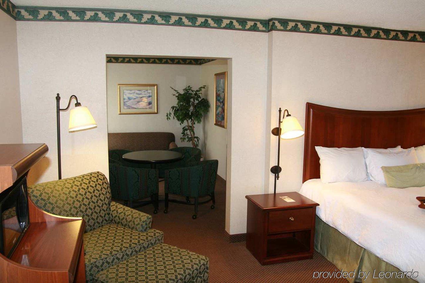 Hampton Inn & Suites Alexandria Old Town Area South Стая снимка