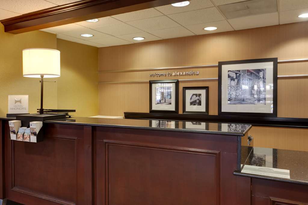 Hampton Inn & Suites Alexandria Old Town Area South Интериор снимка